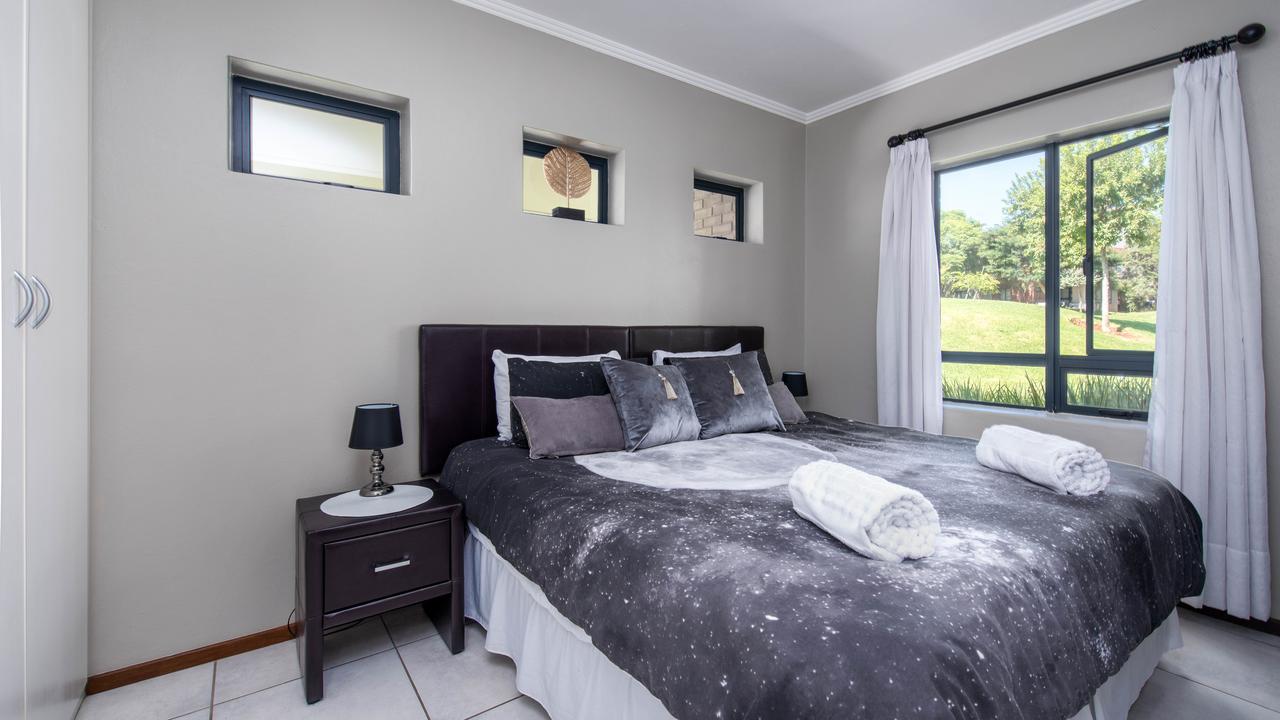 Jozistay @ Jackal Creek Apartments Roodepoort Bagian luar foto