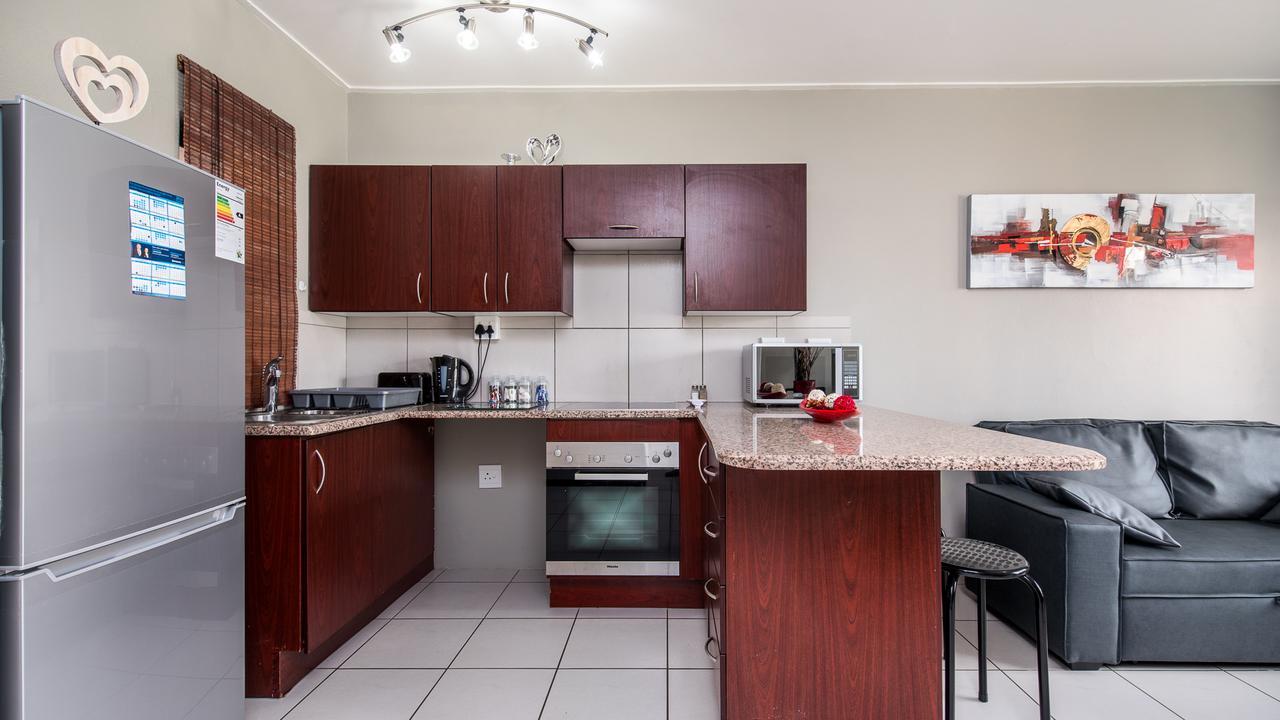 Jozistay @ Jackal Creek Apartments Roodepoort Bagian luar foto