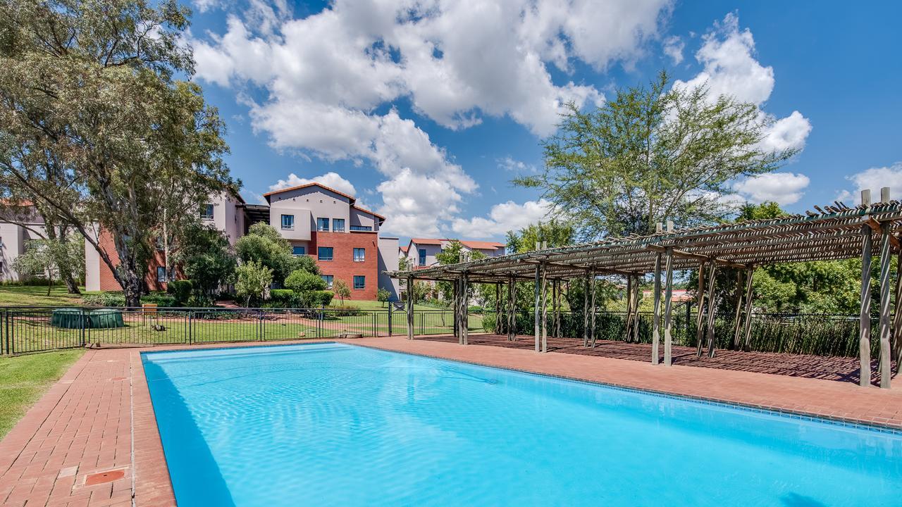 Jozistay @ Jackal Creek Apartments Roodepoort Bagian luar foto