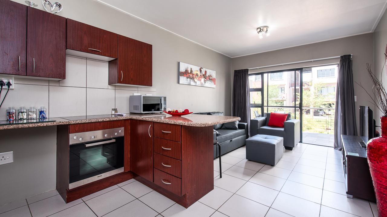 Jozistay @ Jackal Creek Apartments Roodepoort Bagian luar foto